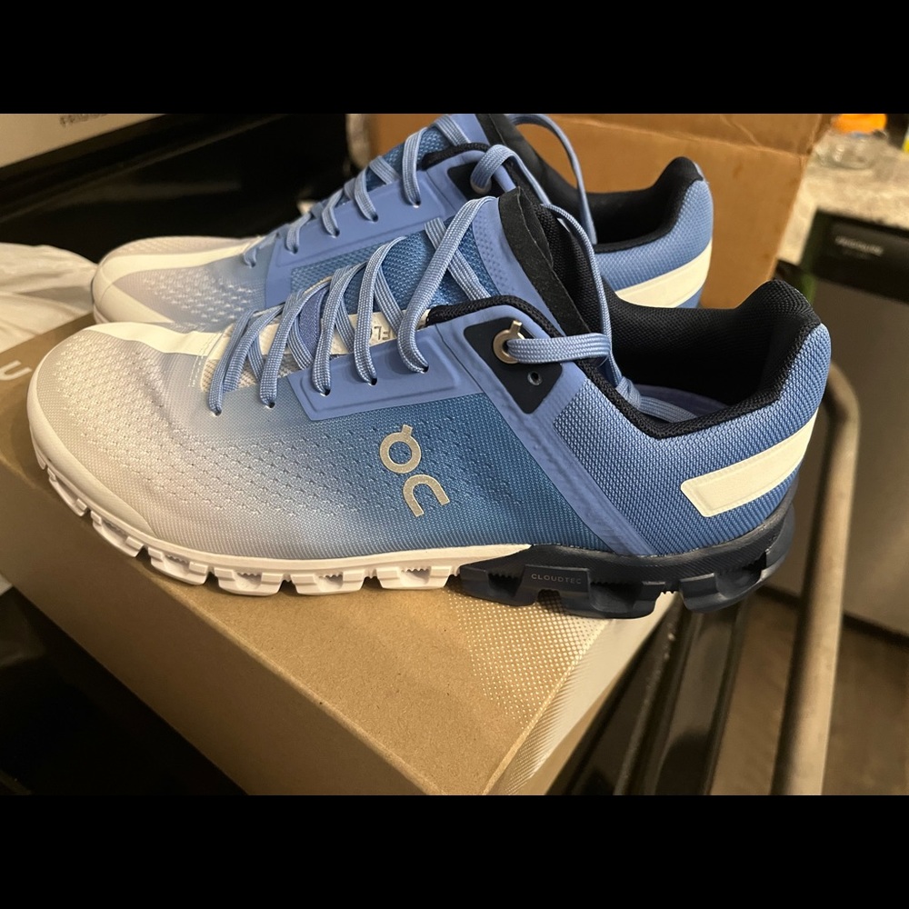 On Cloudflow Shoes LIKE NEW